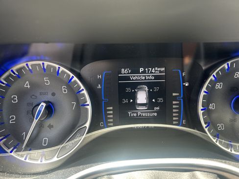 Used 2017 Chrysler Pacifica Touring-L FWD image 19