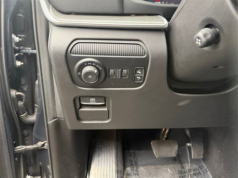 Used 2024 Jeep Wagoneer Series II w/ Flexible Seating Group image 17