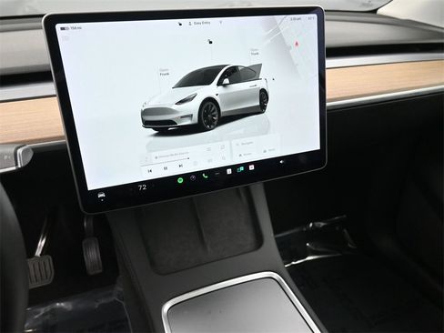 Used 2022 Tesla Model Y Long Range image 8
