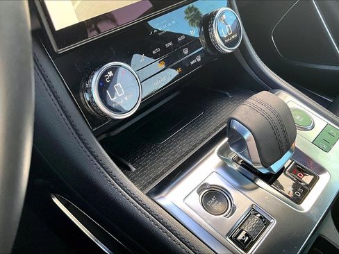 Used 2021 Jaguar F-PACE S image 32