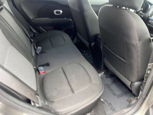Used 2019 Kia Soul + image 10