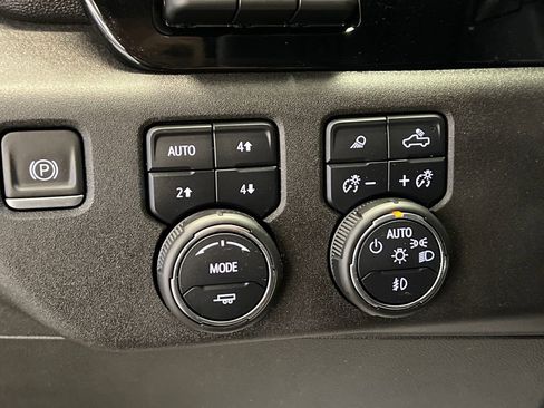 Used 2023 Chevrolet Silverado 1500 High Country w/ High Country Premium Package AWD/4WD image 27
