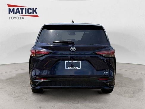Used 2021 Toyota Sienna XSE FWD image 7