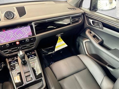 Certified 2026 Porsche Macan AWD/4WD image 21