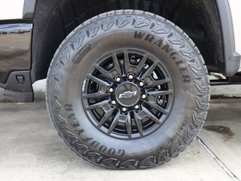 New 2026 Chevrolet Silverado 2500 ZR2 w/ LPO, Dark Essentials Package AWD/4WD image 9