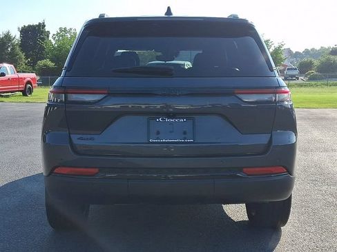 Used 2022 Jeep Grand Cherokee Altitude AWD/4WD image 8