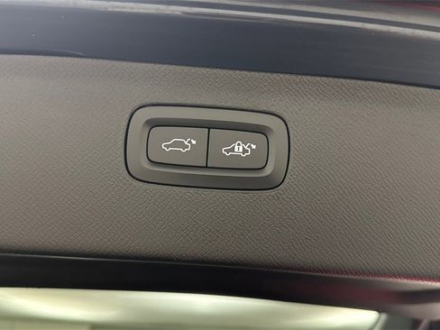 Used 2020 Volvo XC90 T6 Momentum w/ Protection Package image 21