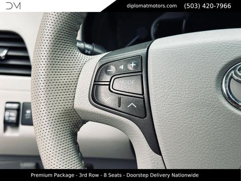 Used 2011 Toyota Sienna XLE w/ Premium Pkg FWD image 32