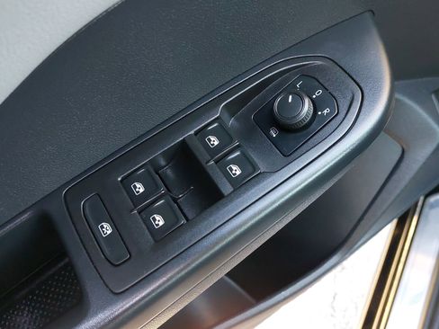 Used 2022 Volkswagen Taos SE image 27