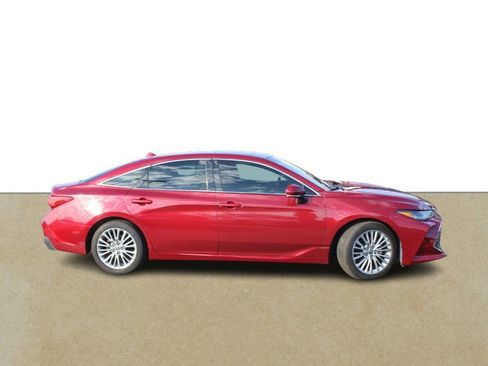 Certified 2022 Toyota Avalon Limited image 2