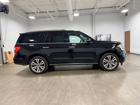 Used 2021 Ford Expedition Limited image 3