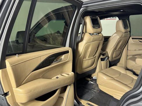 Used 2019 Cadillac Escalade Platinum AWD/4WD image 33
