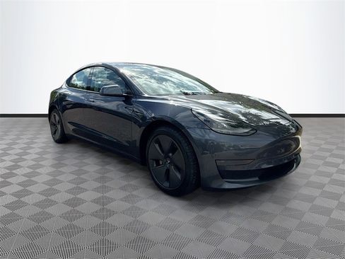 Used 2021 Tesla Model 3 Standard Range Plus image 4