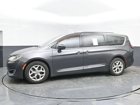 Used 2017 Chrysler Pacifica Touring-L Plus w/ Tire & Wheel Group FWD image 6