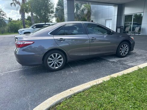 Used 2017 Toyota Camry XLE w/ Moonroof Package FWD image 3