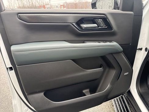 New 2026 GMC Yukon AT4 w/ AT4 Premium Package AWD/4WD image 17