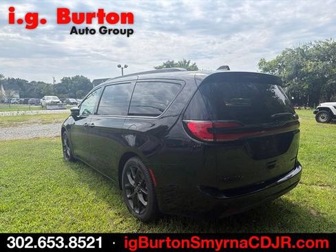Used 2026 Chrysler Pacifica Limited w/ S Appearance Package FWD image 7