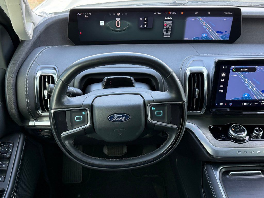 Used 2025 Ford Expedition Platinum AWD/4WD image 19