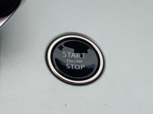 New 2026 Land Rover Range Rover Long Wheelbase SE image 17