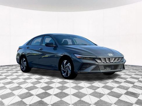 New 2025 Hyundai Elantra SEL image 17