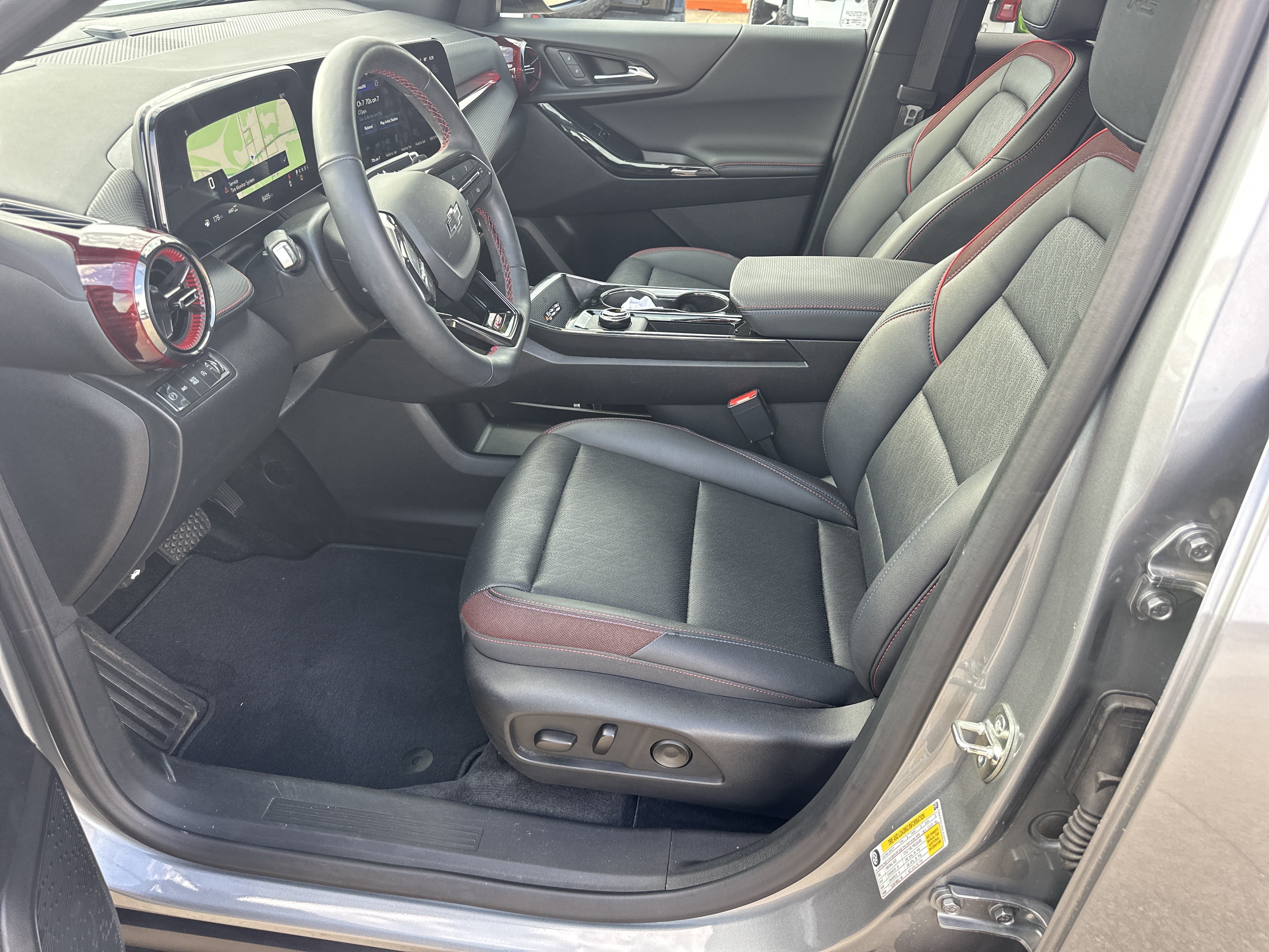Certified 2025 Chevrolet Equinox RS AWD/4WD image 10