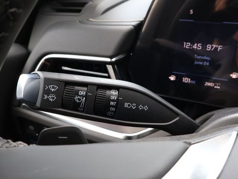 New 2025 Chevrolet Suburban Premier image 25