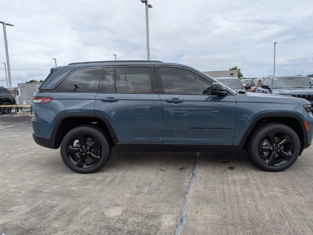 New 2027 Jeep Grand Cherokee Limited w/ Limited Altitude Package RWD image 3