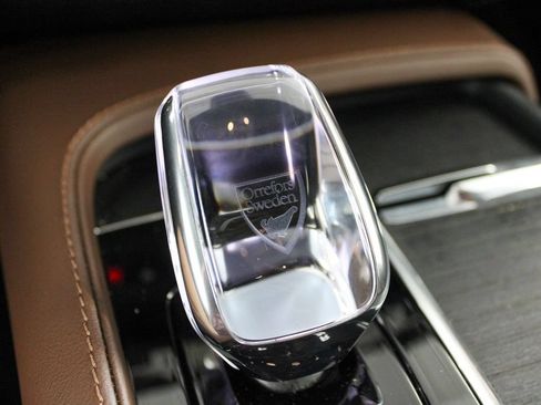 Certified 2024 Volvo XC90 B6 Ultimate w/ Protection Package Premier AWD/4WD image 40