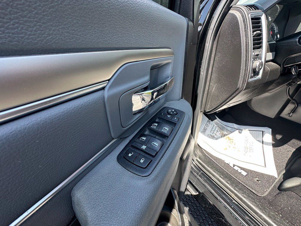 Used 2019 RAM 1500 Warlock AWD/4WD image 16