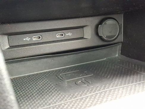 Used 2022 Volkswagen Tiguan SE w/ Panoramic Sunroof Package image 25