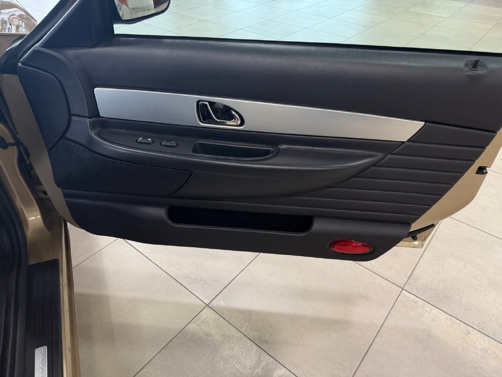 Used 2005 Ford Thunderbird RWD image 18