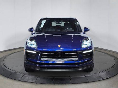Certified 2025 Porsche Macan image 10