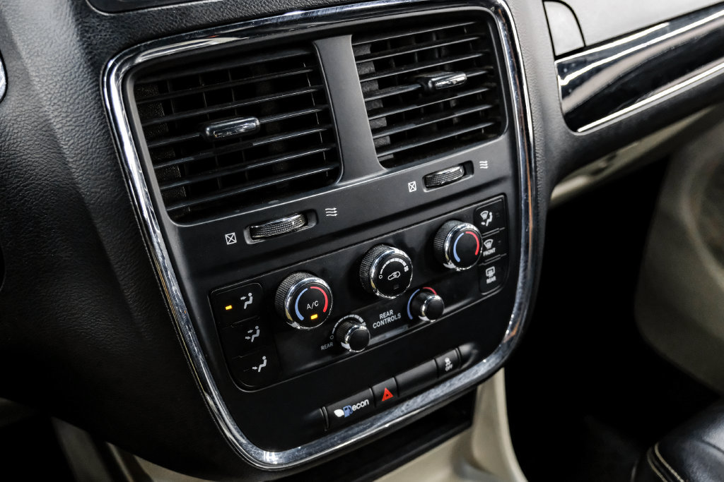 Used 2019 Dodge Grand Caravan SXT FWD image 26