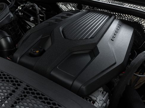 Certified 2025 Porsche Macan image 35