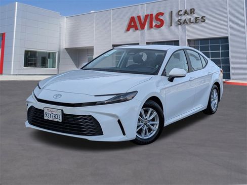 Used 2025 Toyota Camry LE image 1