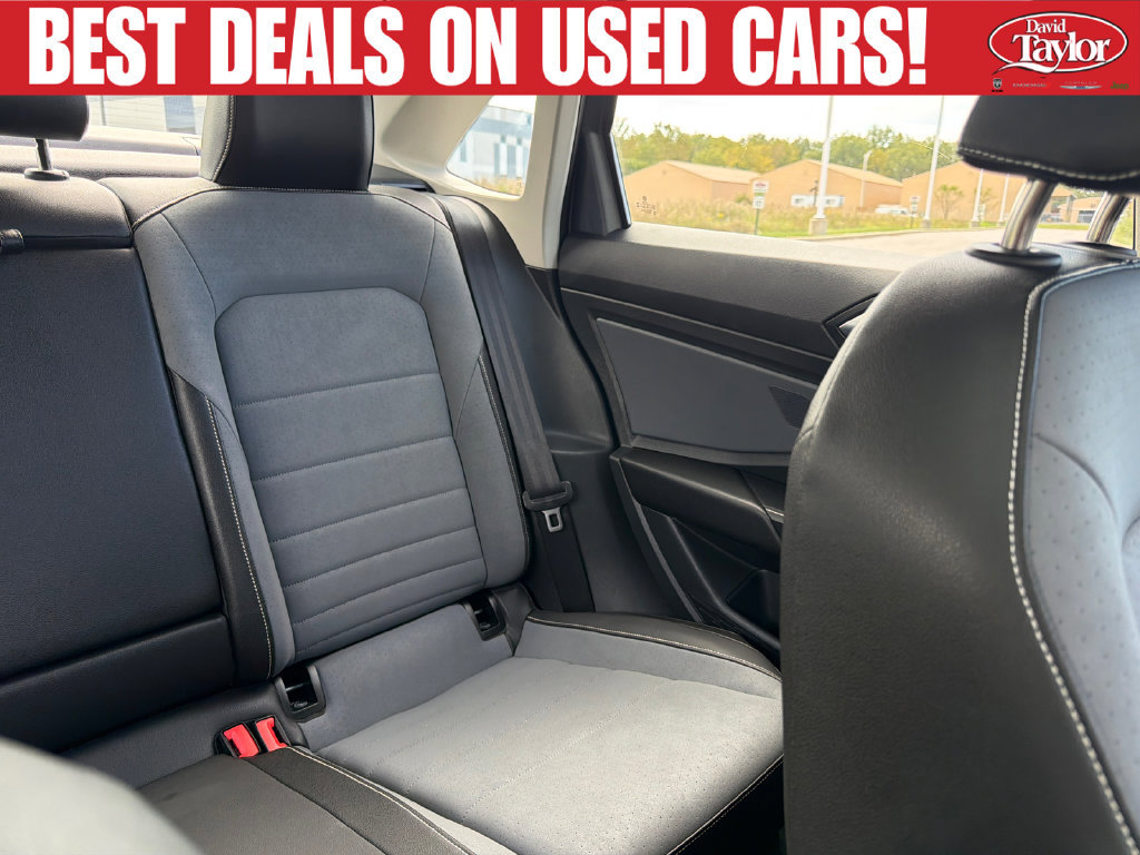 Used 2025 Volkswagen Jetta SE FWD image 29