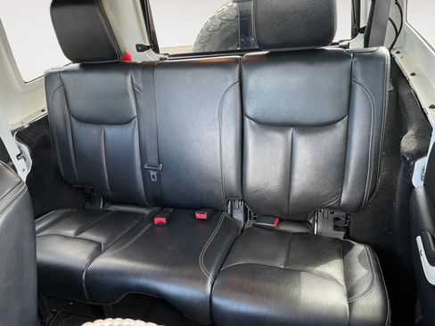 Used 2015 Jeep Wrangler Unlimited Rubicon AWD/4WD image 16