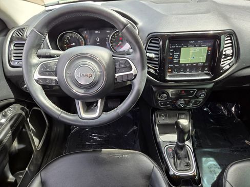 Used 2019 Jeep Compass Latitude image 10