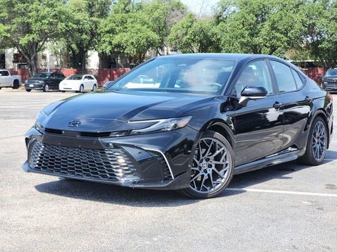 Used 2025 Toyota Camry XSE w/ Premium Plus Package FWD image 1