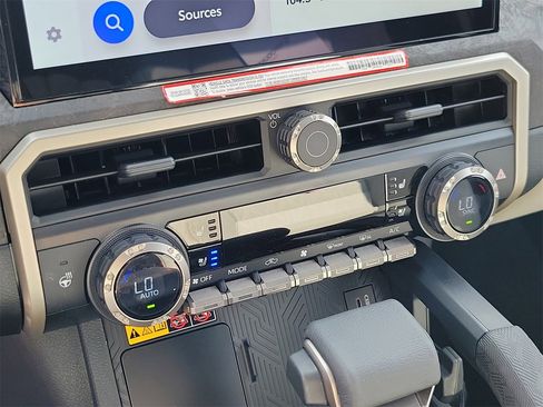 Used 2025 Toyota Tacoma Limited image 26