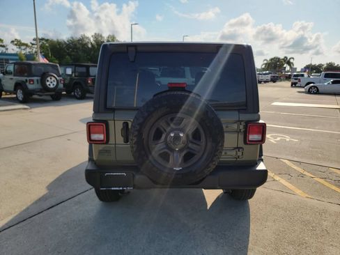 Used 2026 Jeep Wrangler Sport AWD/4WD image 4