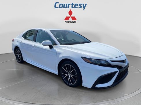 Used 2023 Toyota Camry SE FWD image 7