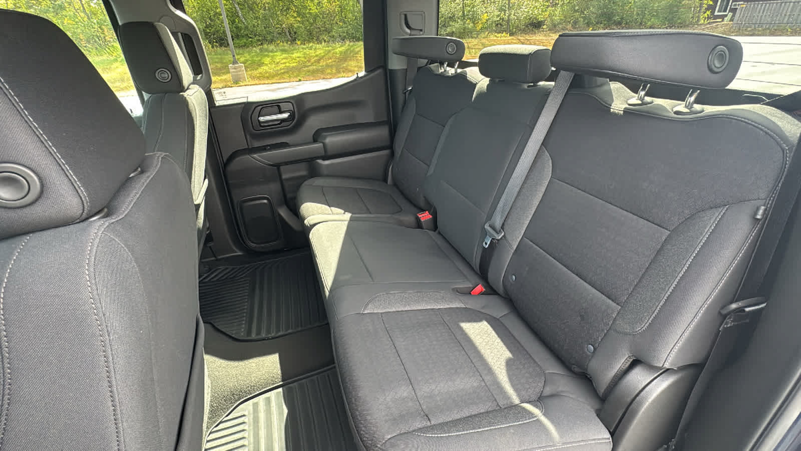 Used 2022 Chevrolet Silverado 1500 LT AWD/4WD image 25