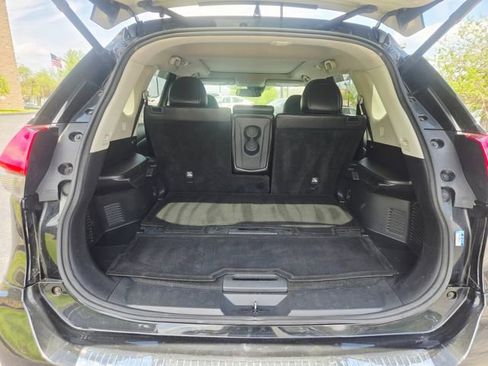 Used 2017 Nissan Rogue SL w/ SL Premium Package image 9