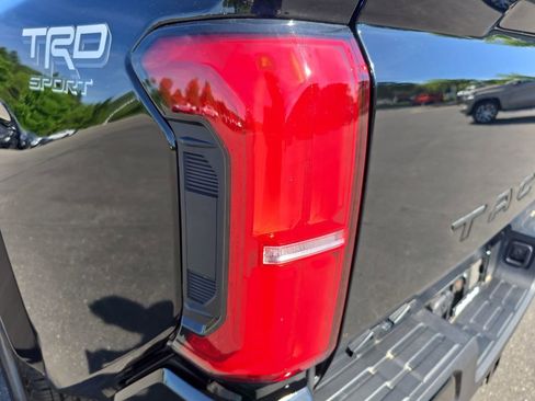 Used 2025 Toyota Tacoma TRD Sport AWD/4WD image 34