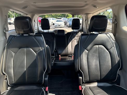 Used 2023 Chrysler Pacifica Limited w/ Uconnect Theater Family Group AWD/4WD image 15