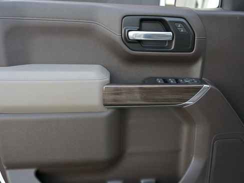 Used 2020 Chevrolet Silverado 1500 LT image 9