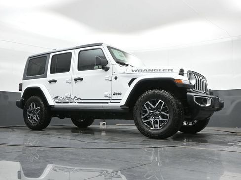New 2026 Jeep Wrangler Unlimited Sahara w/ Rockslide Package AWD/4WD image 44