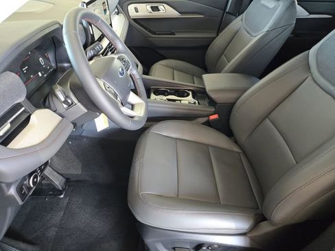 New 2026 Ford Explorer Active w/ Active Comfort Package image 10
