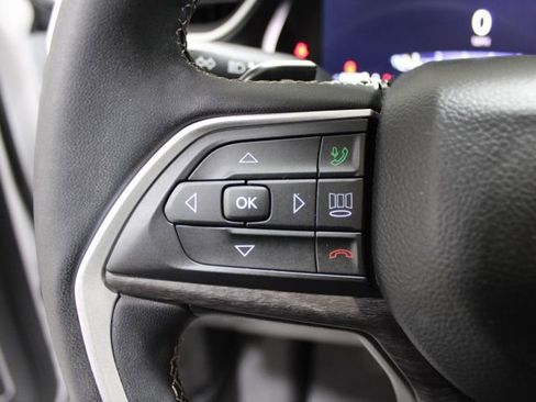 Used 2023 Jeep Grand Cherokee Limited w/ Black Appearance Package image 34